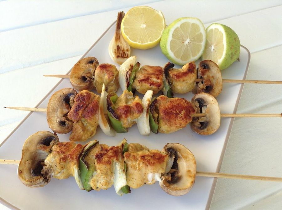 Brochetas de pollo morunas