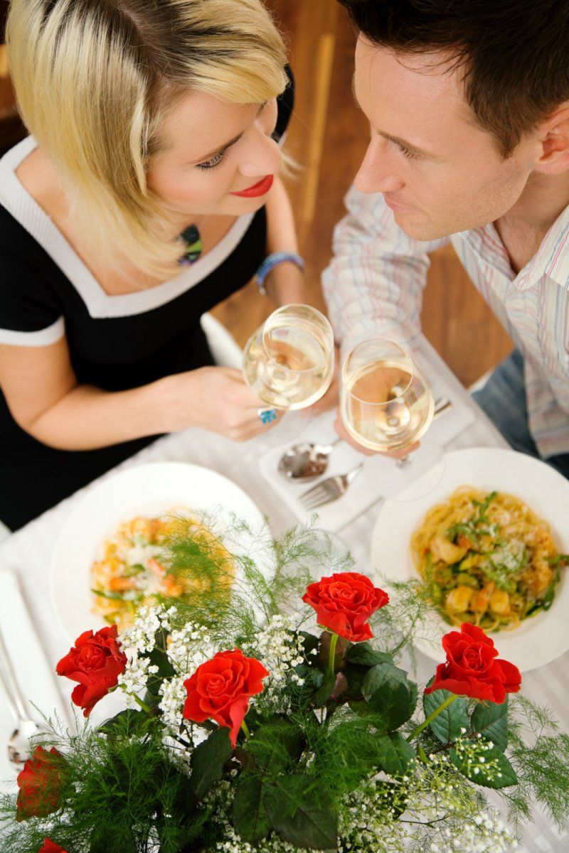 como hacer una cena romantica para dos personas