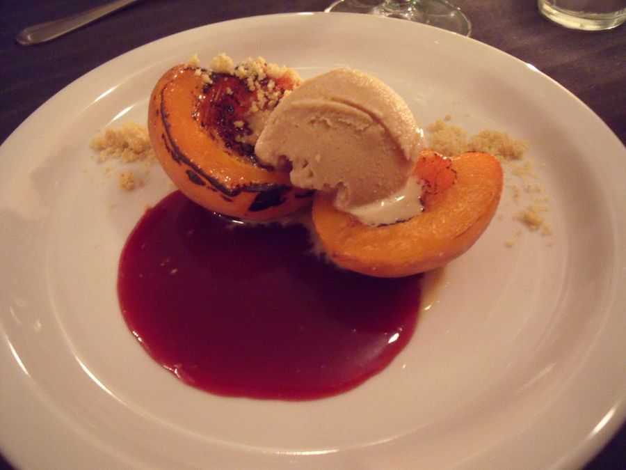 Postre con Coulis - Flickr - wonderyort