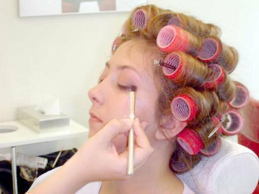 rulos y maquillaje