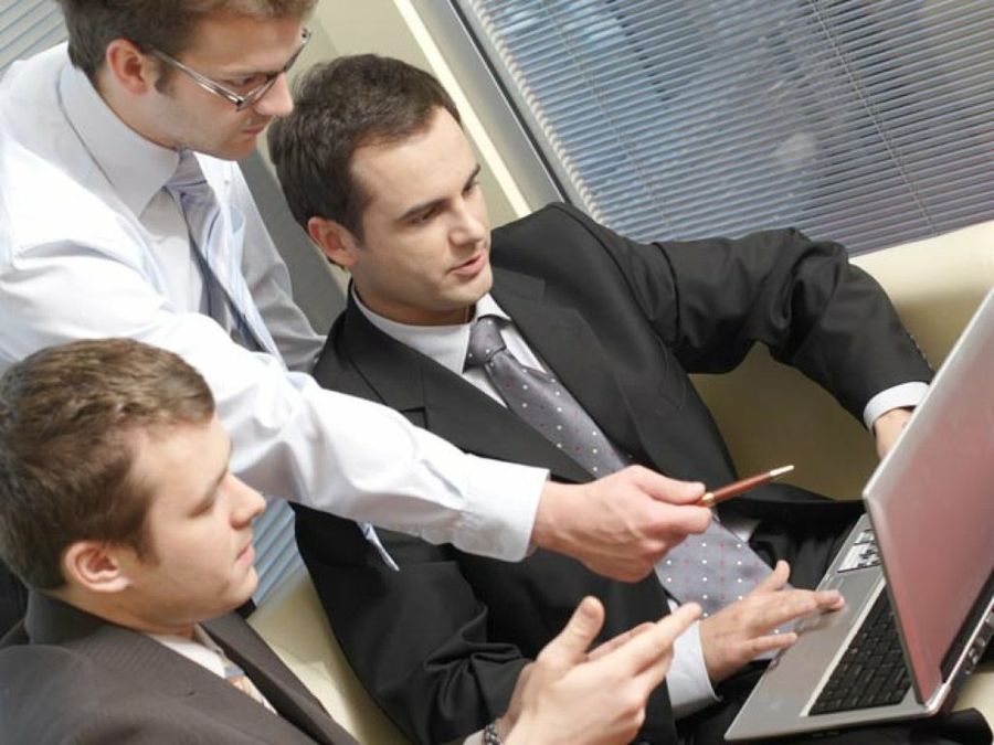 hombres trabajando