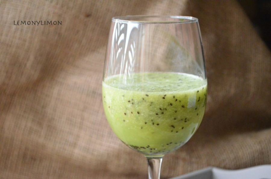 Zumo de kiwi, limón y manzana