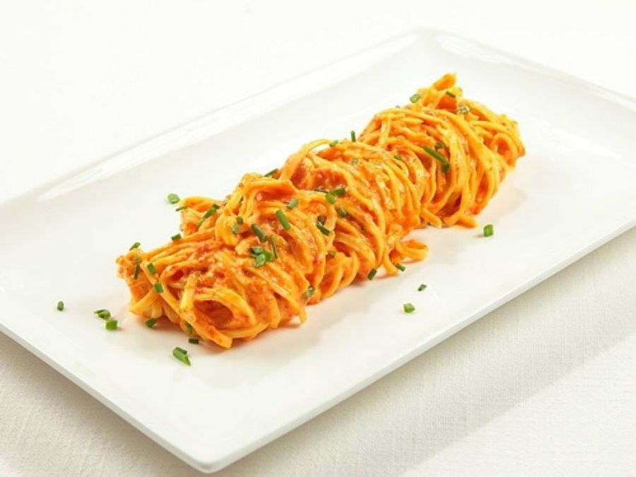 Tallarines con crema de pimientos