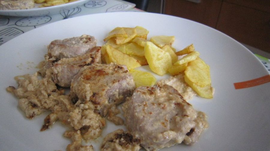 Carne on salsa de nueces