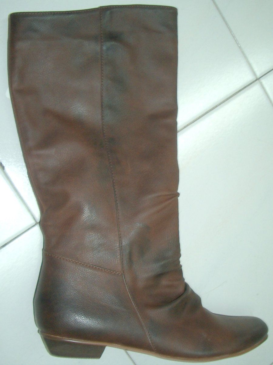 Bota de material sintético