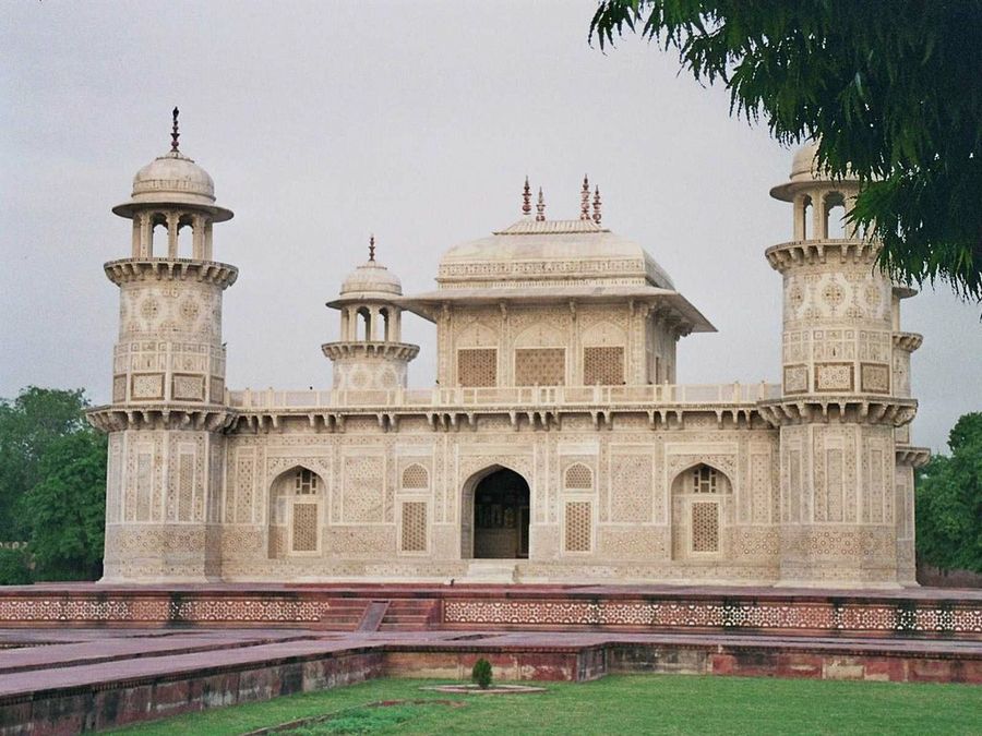 Itimad - Núria Pueyo