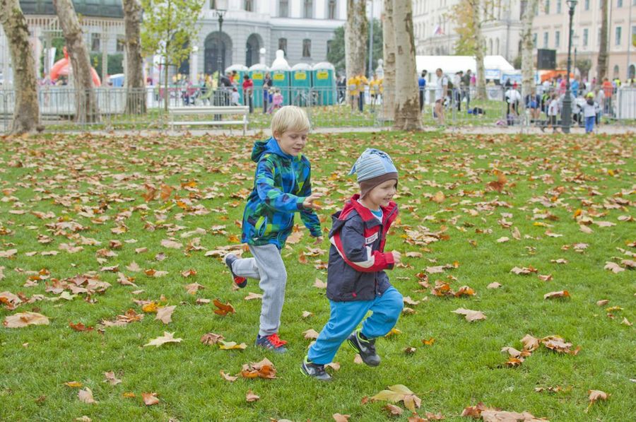 niños corriendo