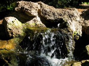 Imagen 0 | Fuentes de piedra, Fuentes, Uñas con piedras