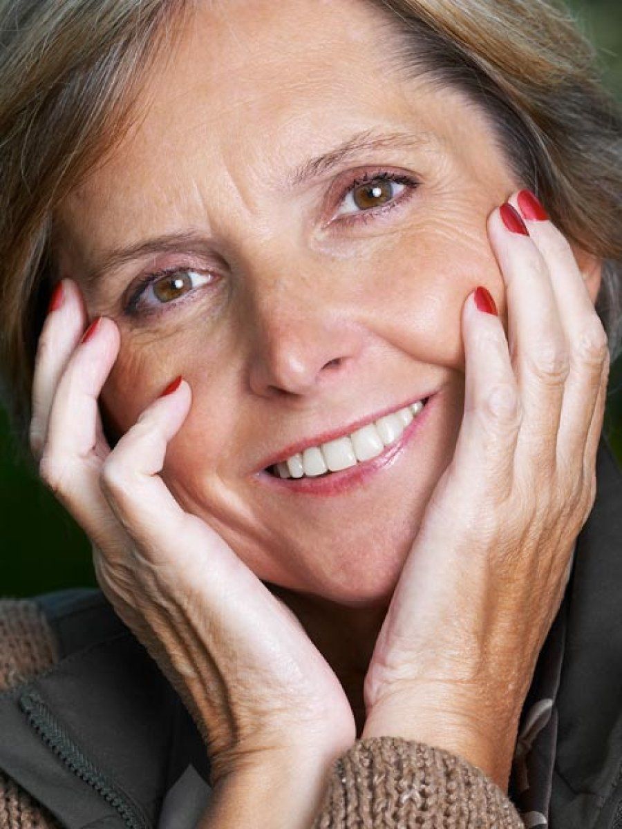 mujer sonriendo