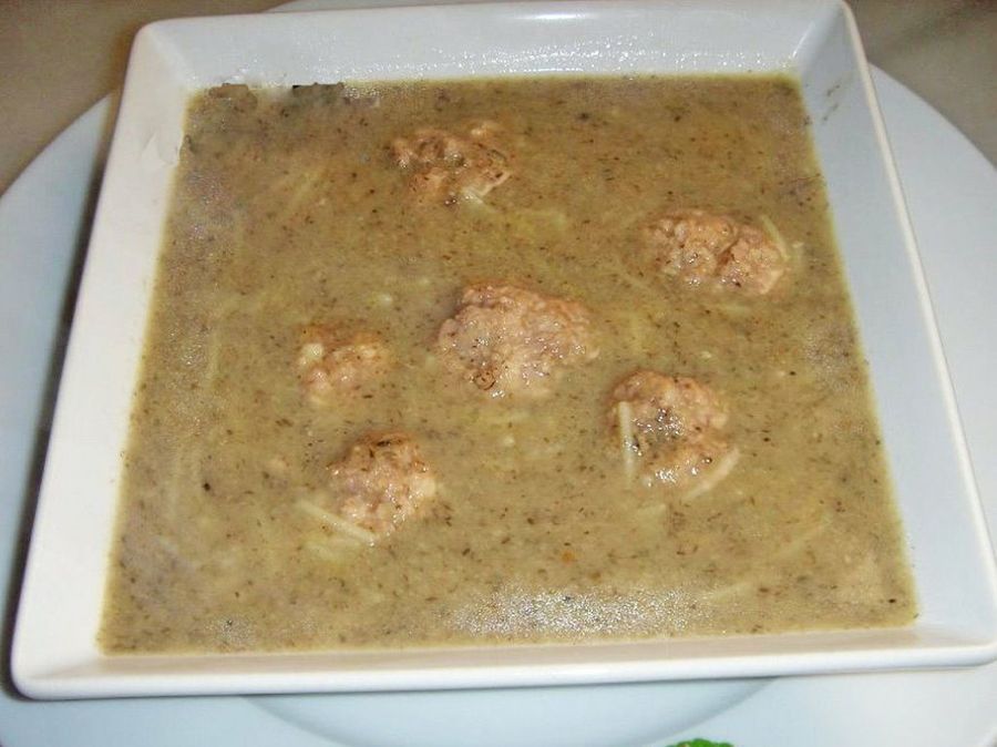 Sopa de albóndigas