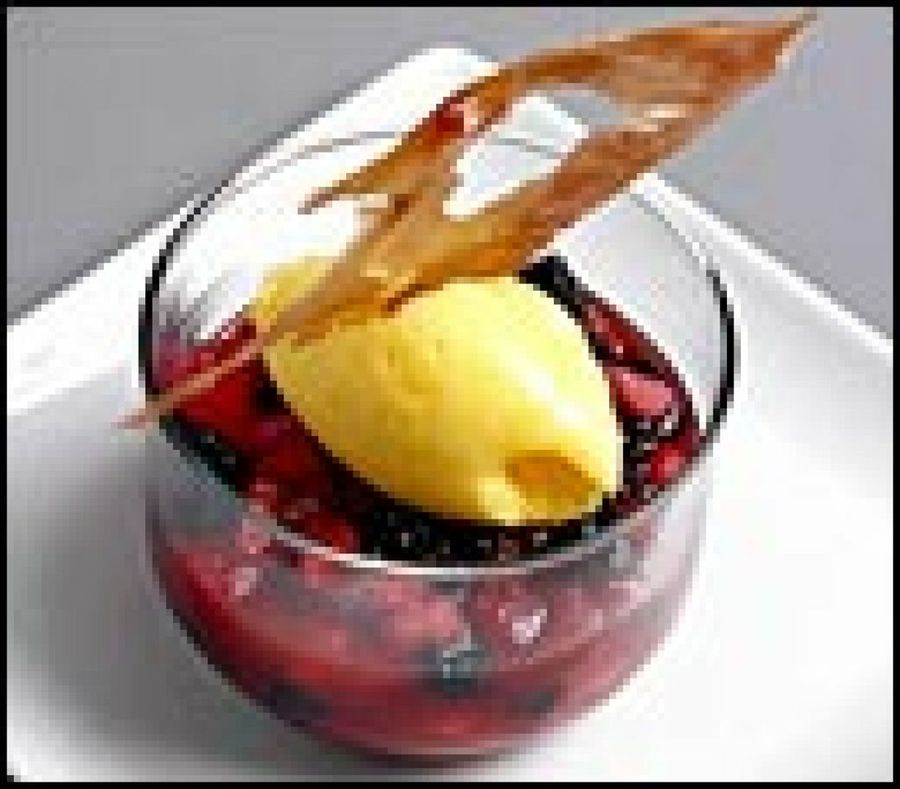 cristal de frutos rojos con helado de mandarina