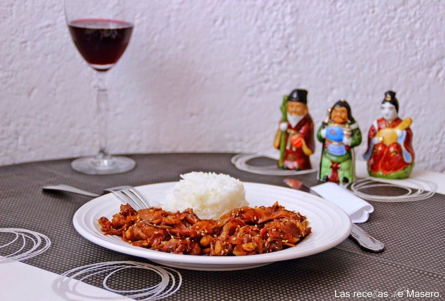 Salteado de pollo en wok con un toque oriental. ¡Pruébalo!