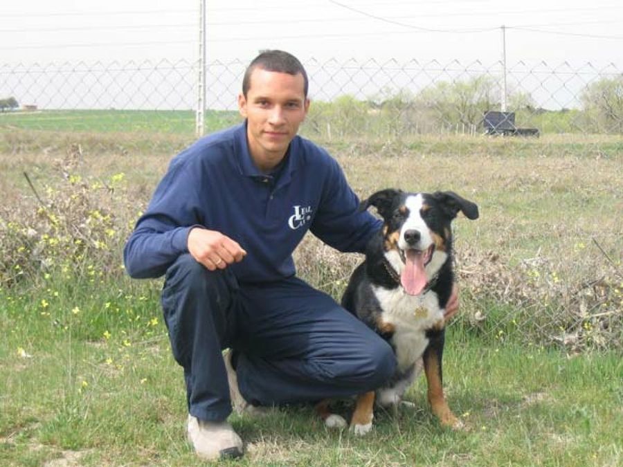 enrique solis con su perro