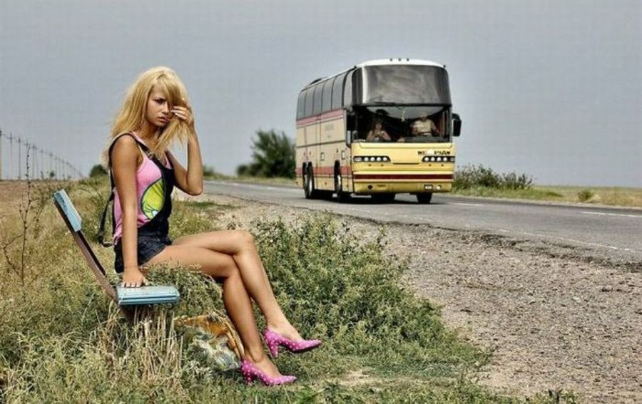 Русская блондинка расплачивается с водителем дыркой