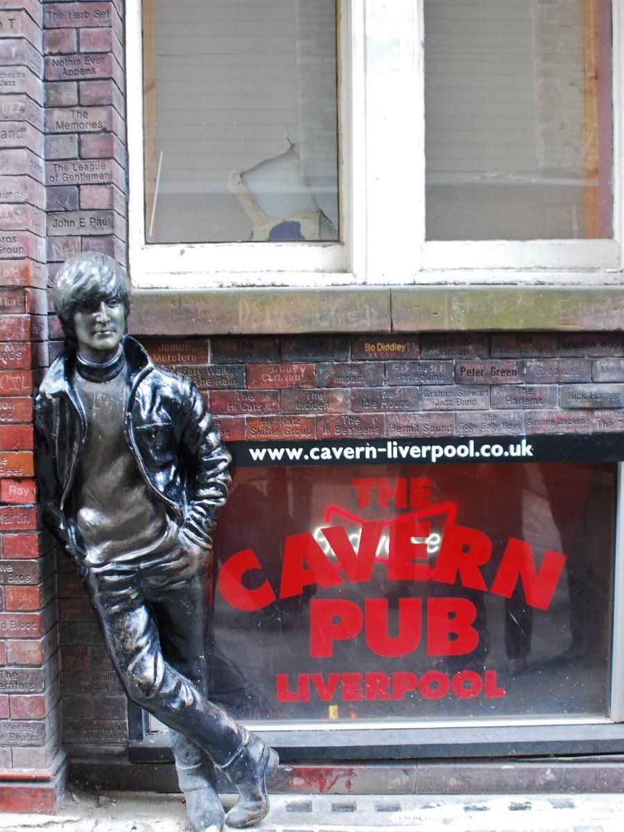 Estatua John Lennon.