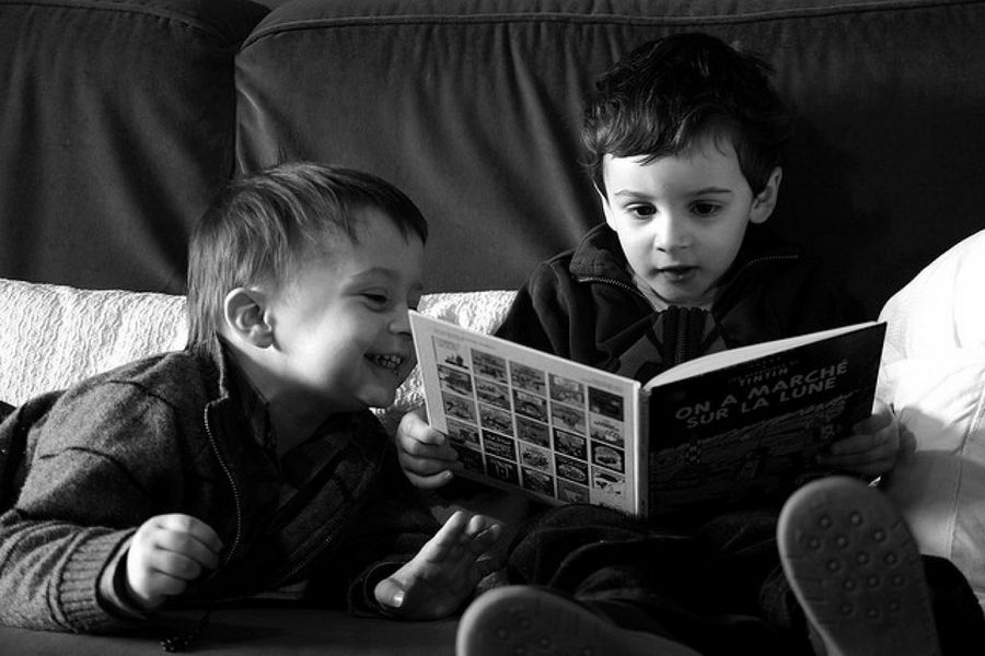 niño leyendo