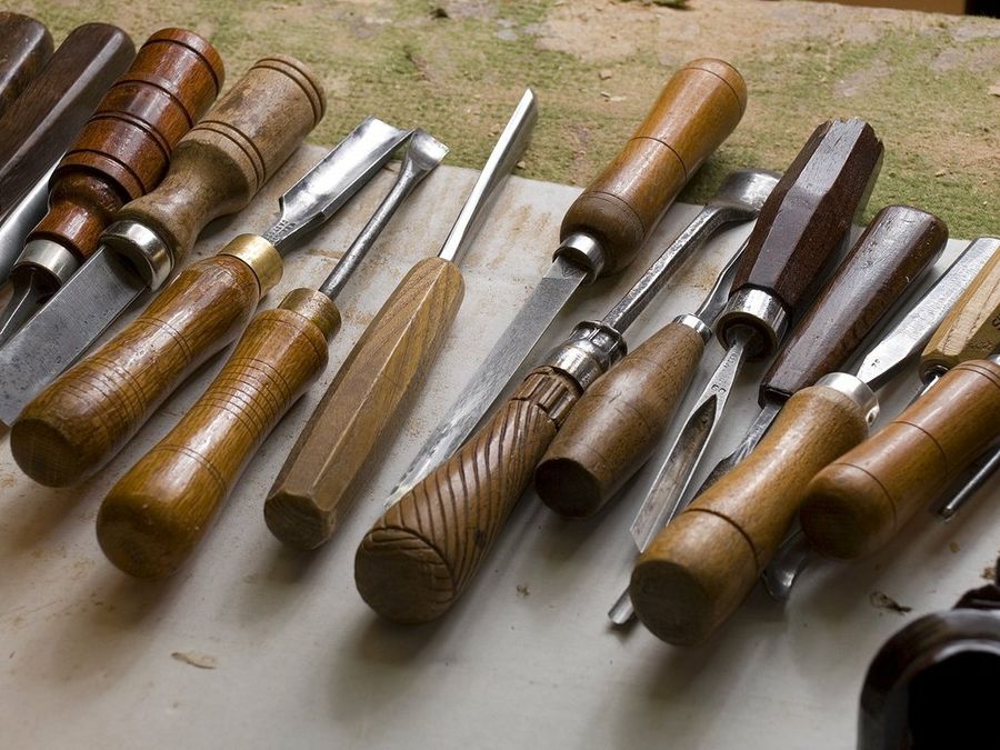 Varias gubias empleadas por el maestro Segocia