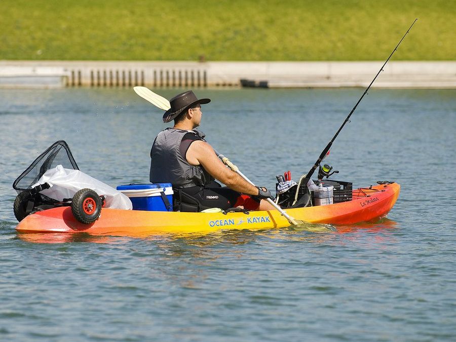 Kayak equipado para la pesca