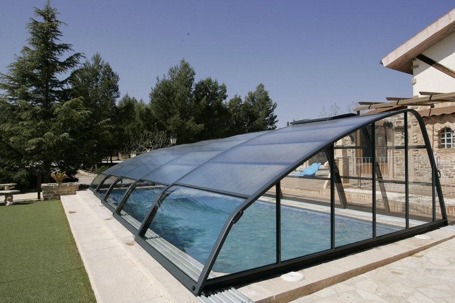 Cubiertas de piscina seguras para divertirse