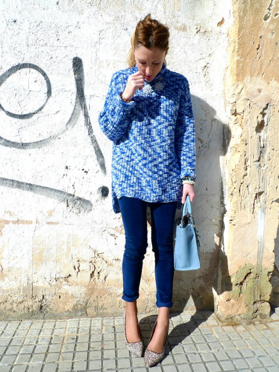 Oversize Blue Sweater And skinny jeans livelovepolly by paula casielles c