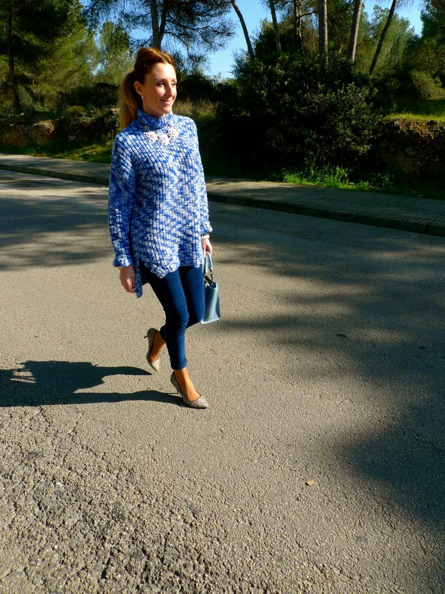 Oversized Blue Sweater And skinny jeans livelovepolly by paula casielles f