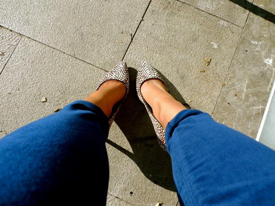 Oversized Blue Sweater And skinny jeans livelovepolly by paula casielles fr