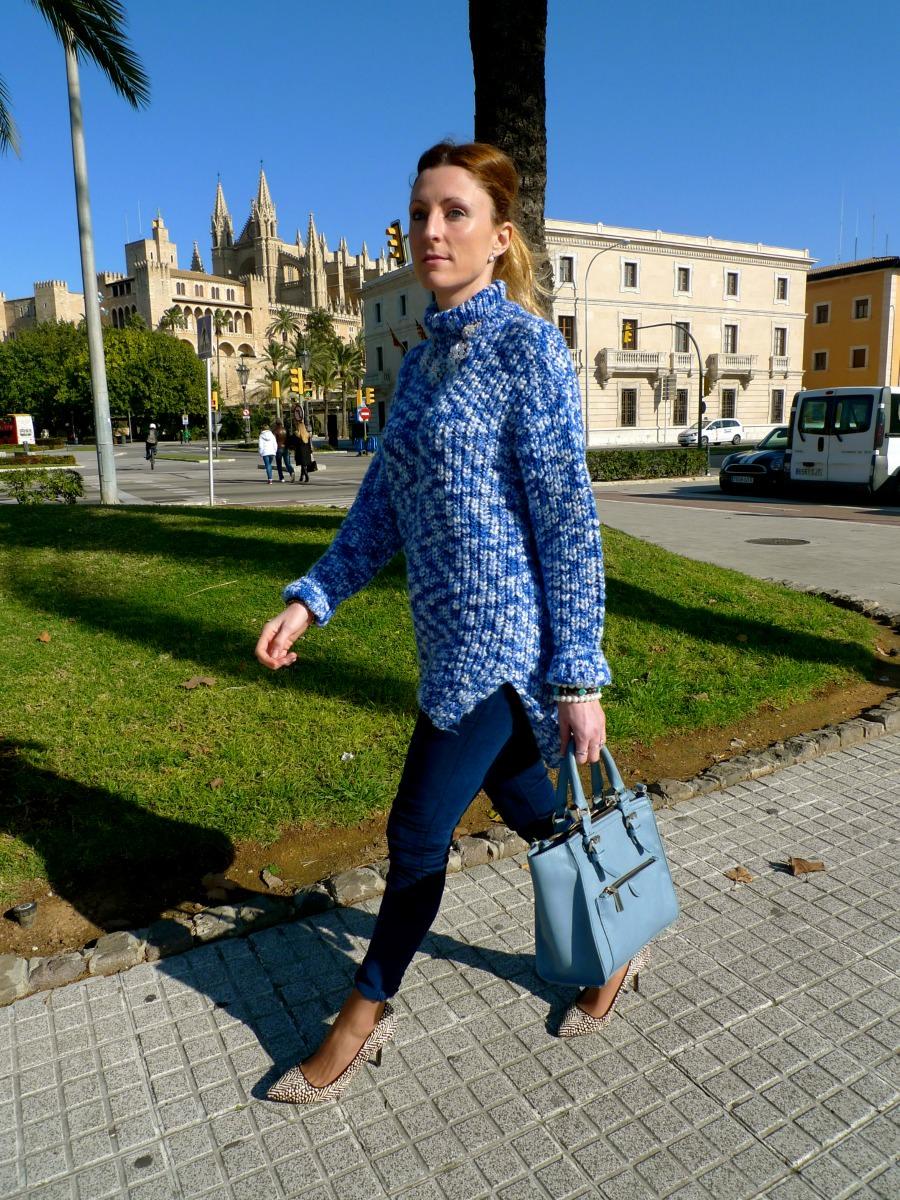 Oversized Blue Sweater And skinny jeans livelovepolly by paula casielles yt