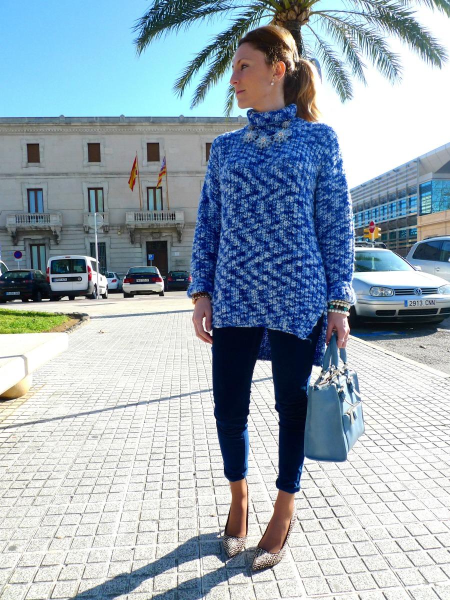 Oversized Blue Sweater And skinny jeans livelovepolly by paula casielles yy