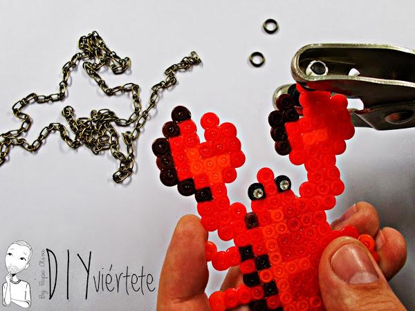 hama beads-diy-langosta-colgante-collar-bisuteria-idea-5