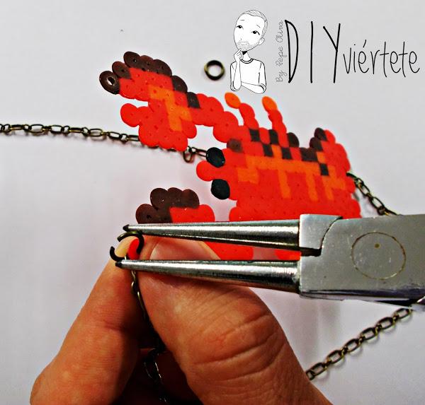 hama beads-diy-langosta-colgante-collar-bisuteria-idea-6