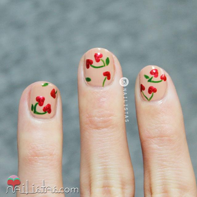 Decoración para uñas cortas con corazones para el día de los enamorados.