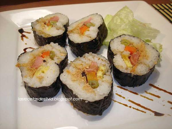 http://lasrecetasdesilvia.blogspot.com.es/2010/08/como-se-hace-sushi-con-molde.html