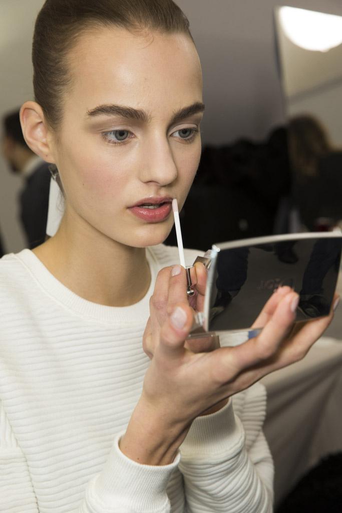 christian_dior_backstage_518375864_683x