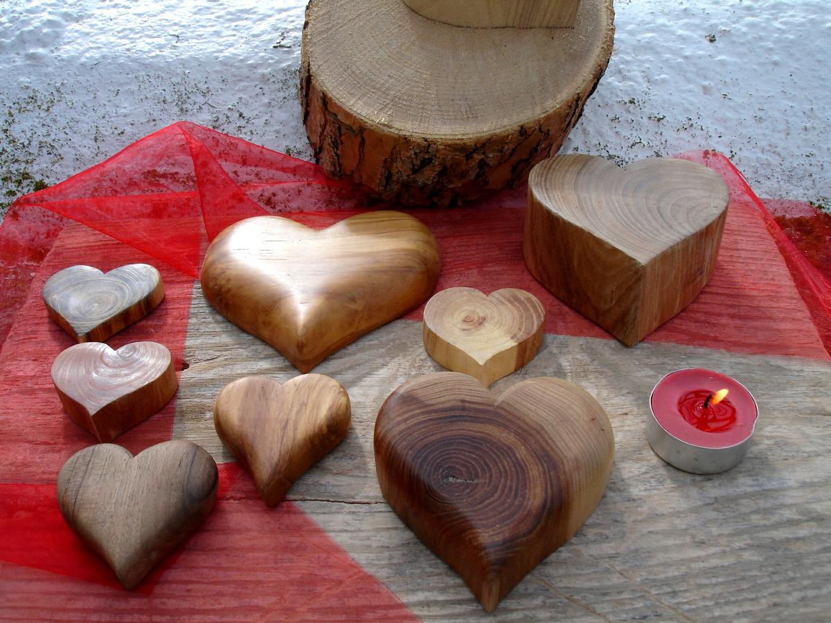 corazones de madera