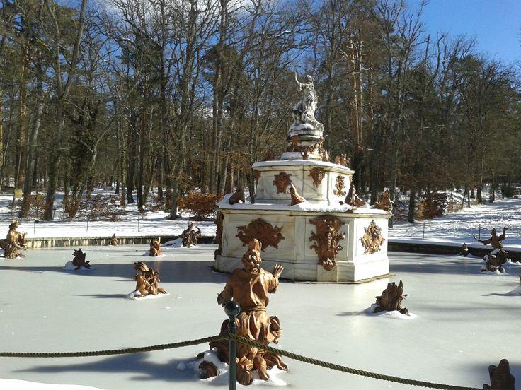 Jardines de la granja fuente de las ranas