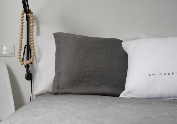 Cambios en mi habitación: blanco, gris y madera