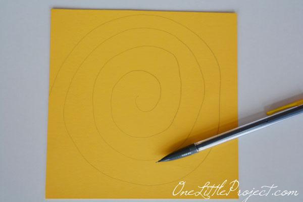 guirnalda de flores de papel enrolladas paso3