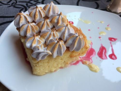Postre de tres leches de maracuyá