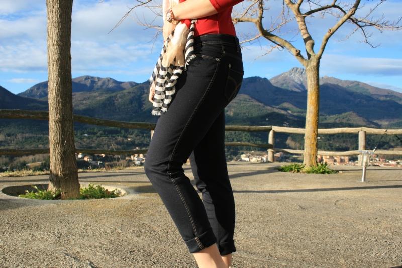 02. Pantalones skinny en outfit navy