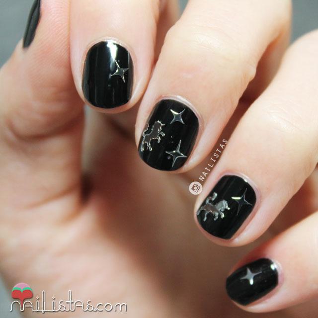 decoración de uñas de unicornio con láminas metálicas nail art
