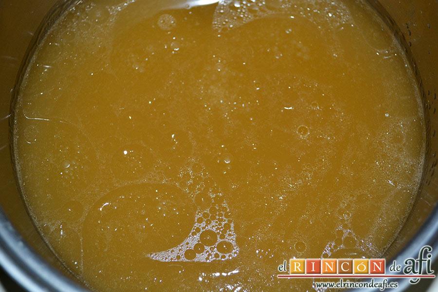 Frittata de morcillo y pimientos, el caldo lo puedes guardar para hacer una sopa