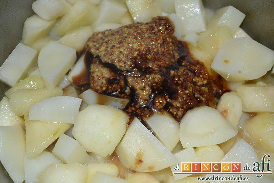 Crema de peras a la mostaza antigua, lo volcamos sobre las papas y las peras