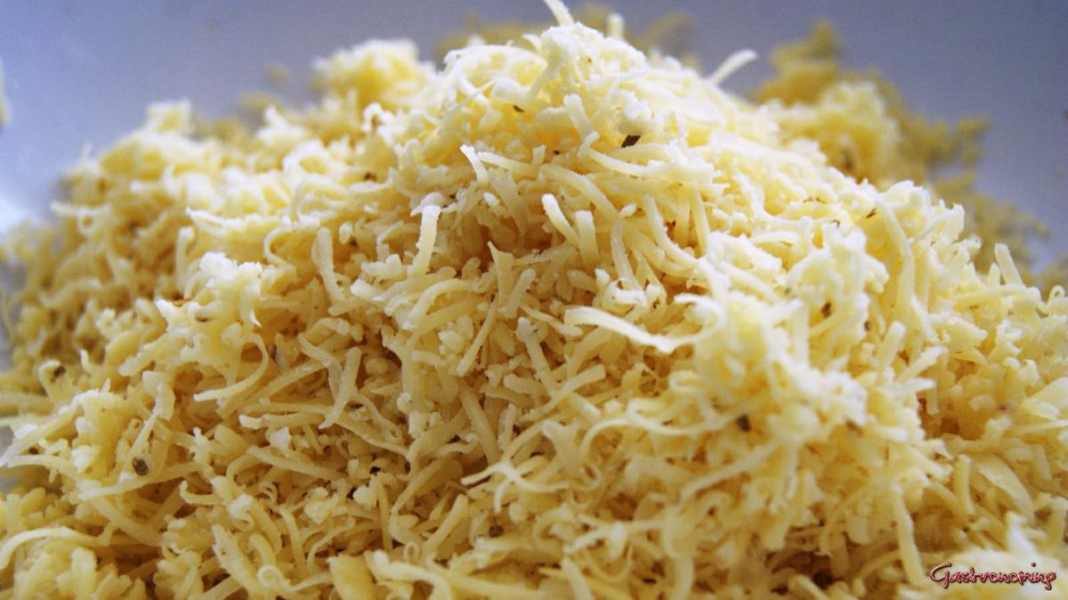 Milhojas de berenjena tomate y queso