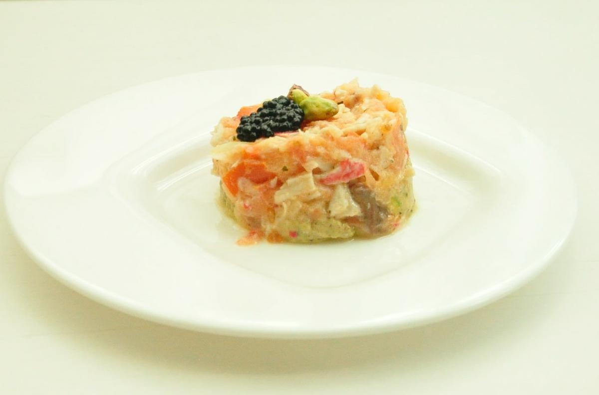 Tartar de salmón ahumado sobre guacamole de pistachos 2