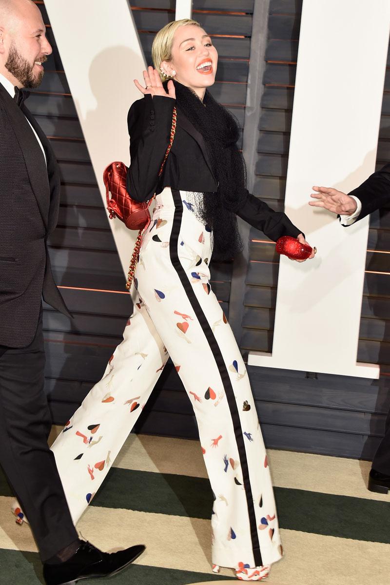 todas_las_asistentes_a_la_fiesta_post_oscar_2015_organizada_por_vanity_fair_miley_cyrus_8828_800x