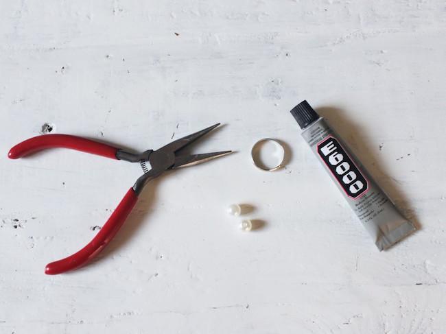 anillo perlas materiales