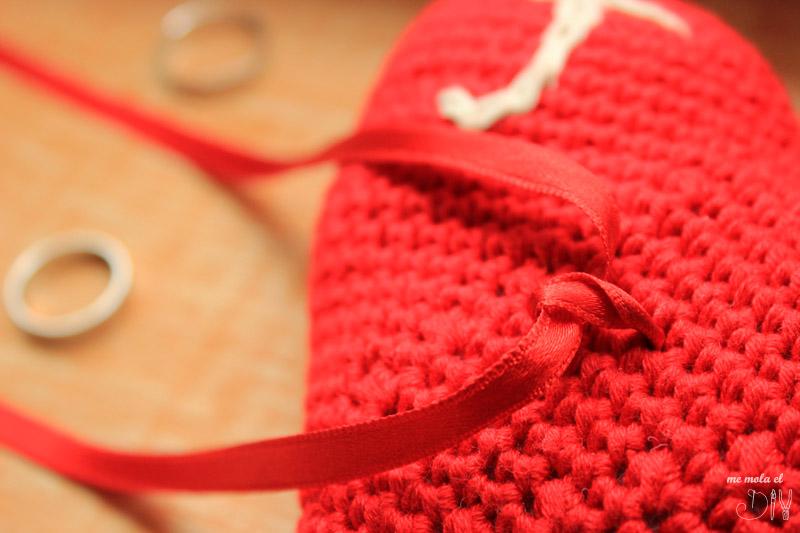 alianzas de boda anudados al cojin