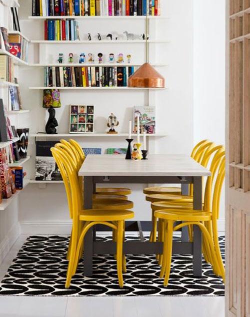 Sillas de color amarillo; ¡Atrévete y cambia!