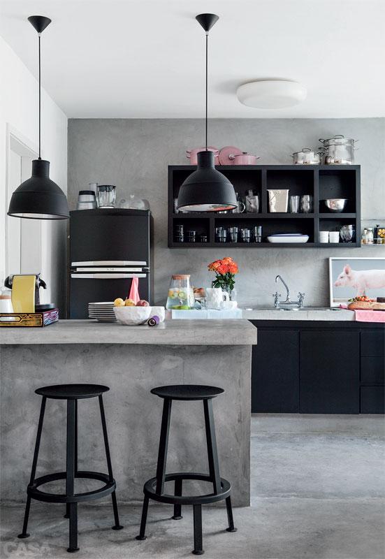 Cocina con cemento y rosa