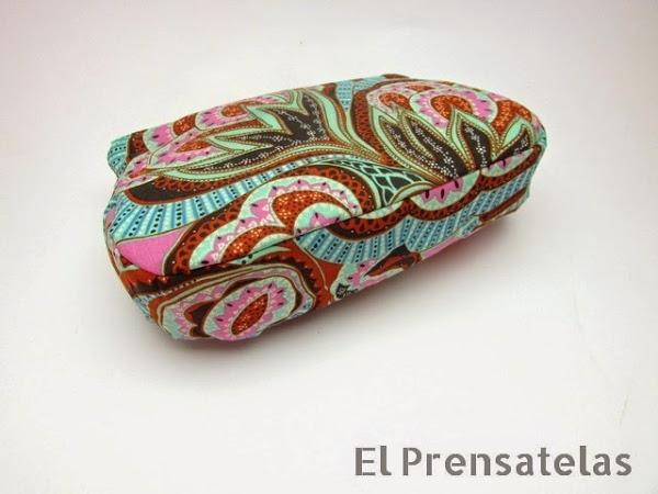 Cartera cremallera con base